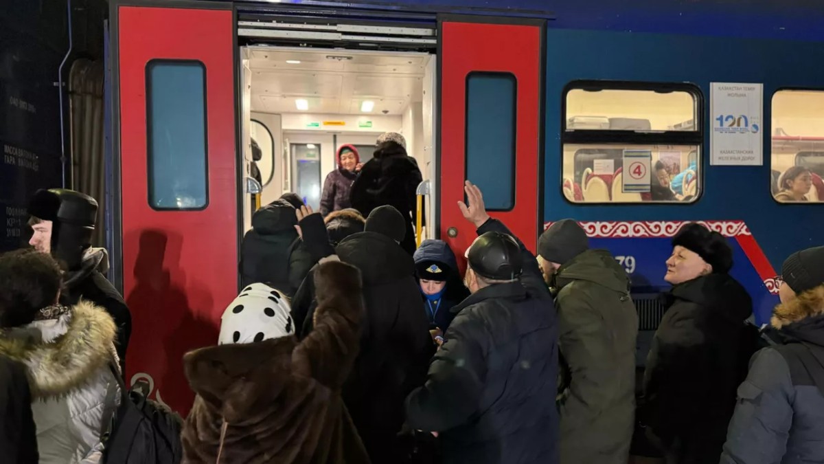 Около 400 человек были перевезены поездом из-за закрытия дорог в четырех регионах