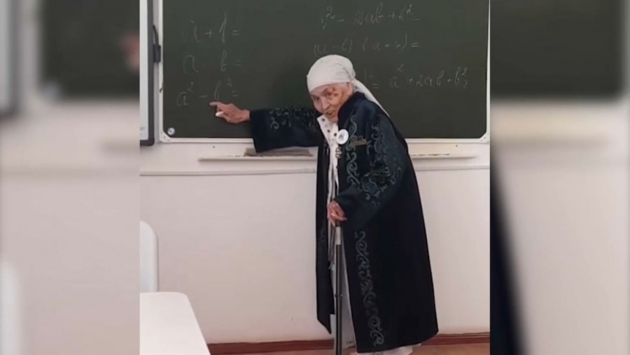 93-летняя учительница стала звездой социальных сетей