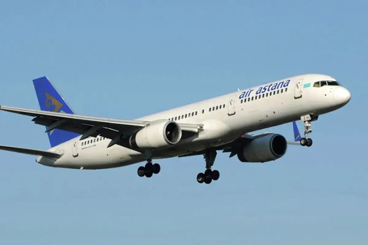 Самолет Air Astana совершил экстренную посадку в Баку