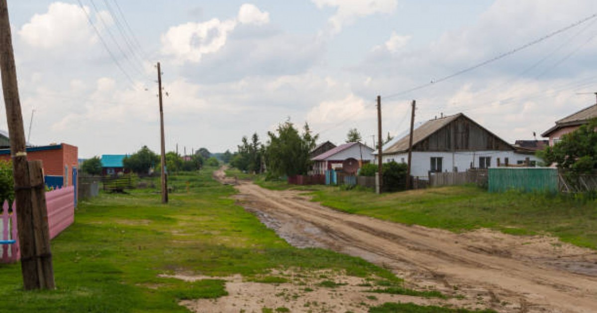 Более 6,7 тысяч человек покинули село.