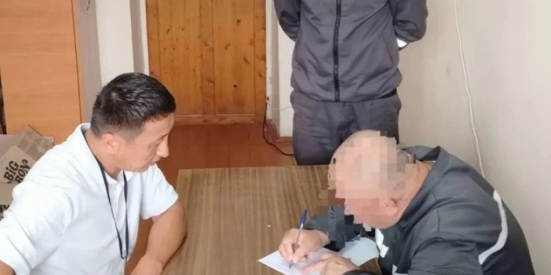 В Абайской области 53-летний гражданин пошел в первый класс