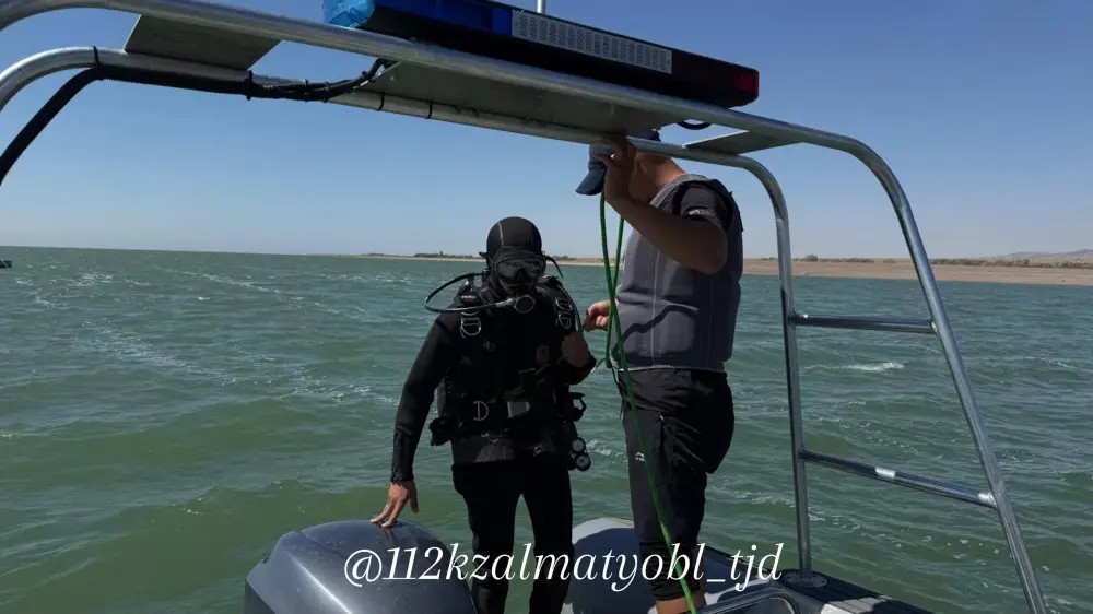 В Капчагайском водохранилище перевернулась лодка, один человек пропал без вести.