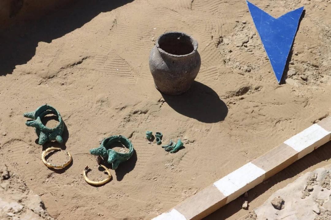 В Туркестанской области из-под воды обнаружены древние артефакты