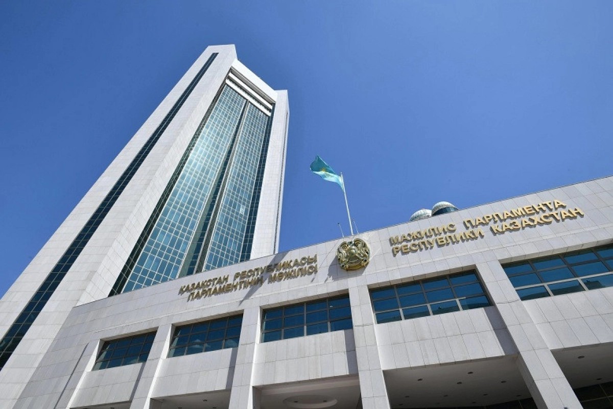 Совместное заседание Палат Парламента продлилось всего несколько минут.