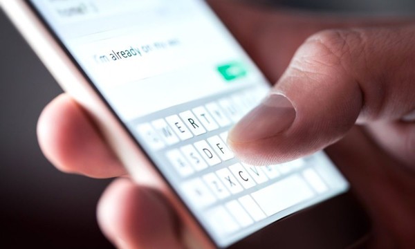 Учащимся также отправляют SMS-сообщения: Комитет по защите прав детей предупредил о мошенничестве