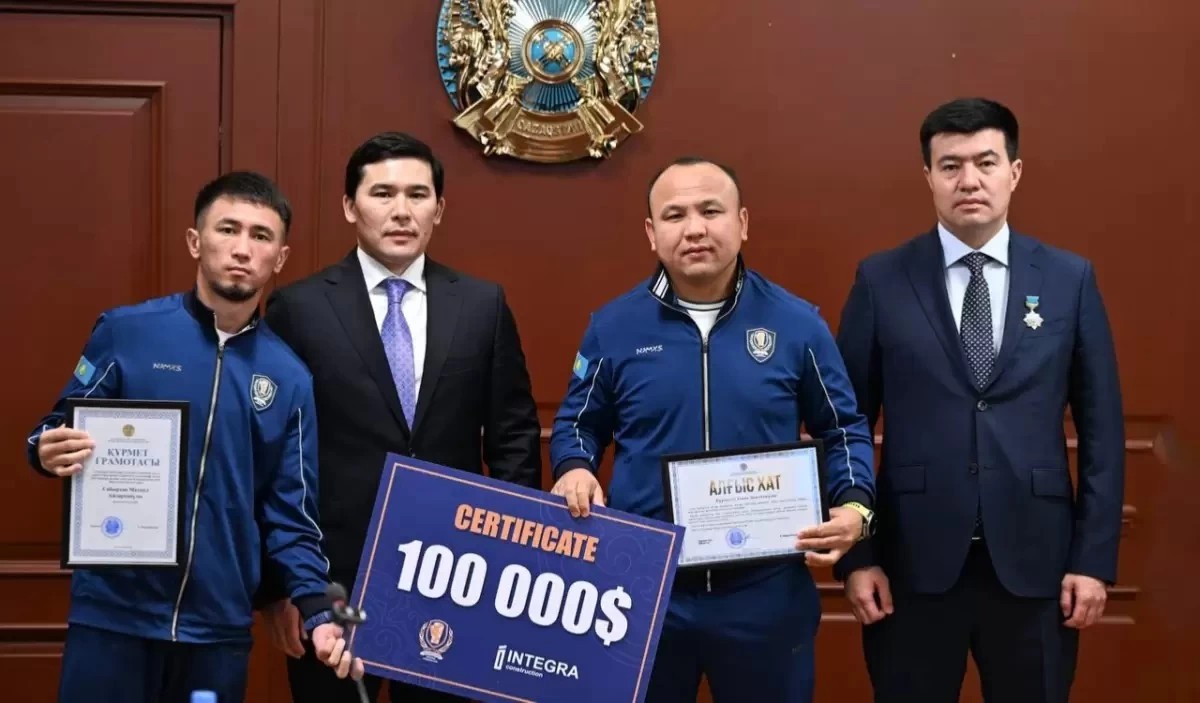 Чемпионам мира по боксу были вручены призы на сумму до 100 тысяч долларов.