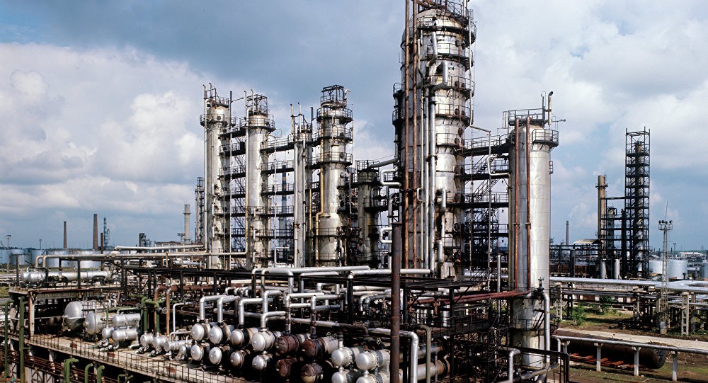 В стране рассматривается вопрос строительства нового нефтеперерабатывающего завода.