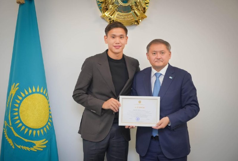 Молодому спортсмену Шерхану Калмурзе предоставлен грант ректора на обучение.