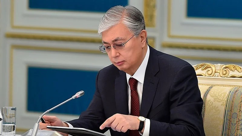 Токаев наградил ряд граждан государственными наградами в преддверии Дня Республики