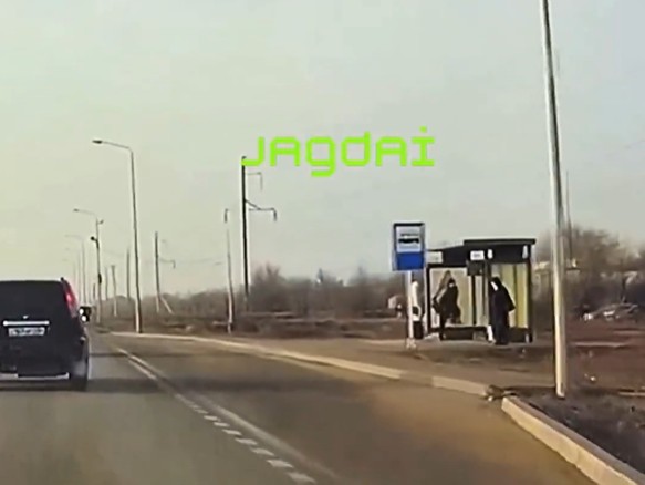 В Актобе мужчина разрушил автобусную остановку после ссоры с женой