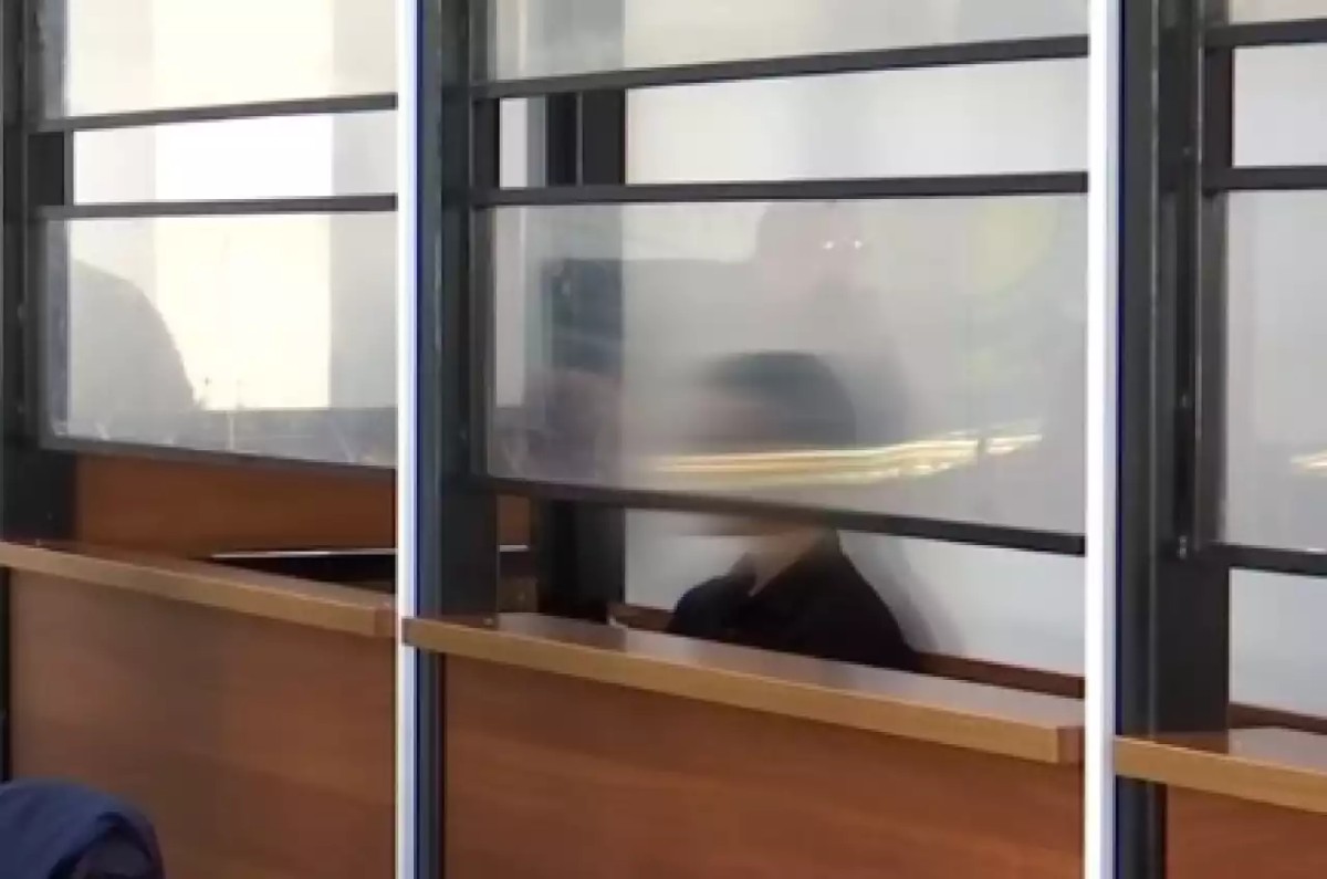 «Посмотрев в камеру и вытерев кровь с ножа»: на судебном процессе в Актобе рассказали ужасные детали