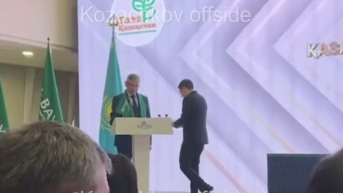 На съезде партии Baytaq выгнали члена партии