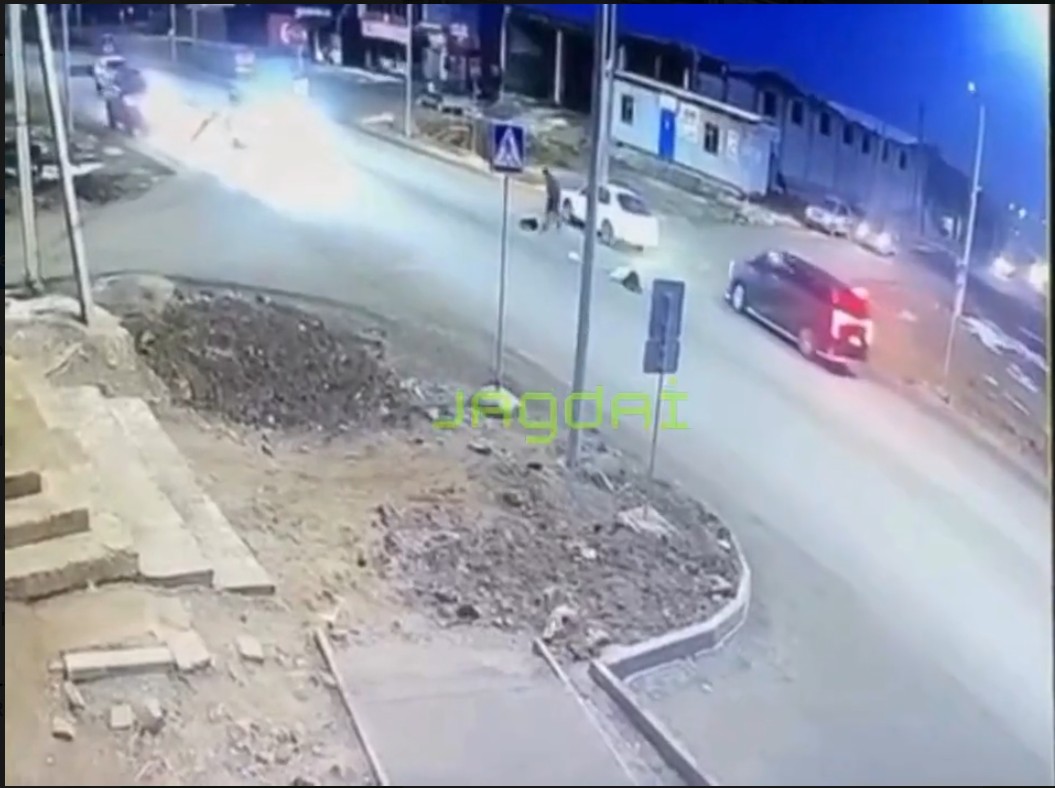 В Акмолинской области автомобиль сбил школьниц на пешеходном переходе