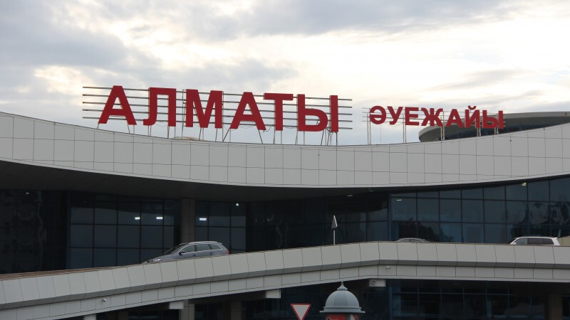 В Алматы на борту самолёта иностранные граждане устроили драку