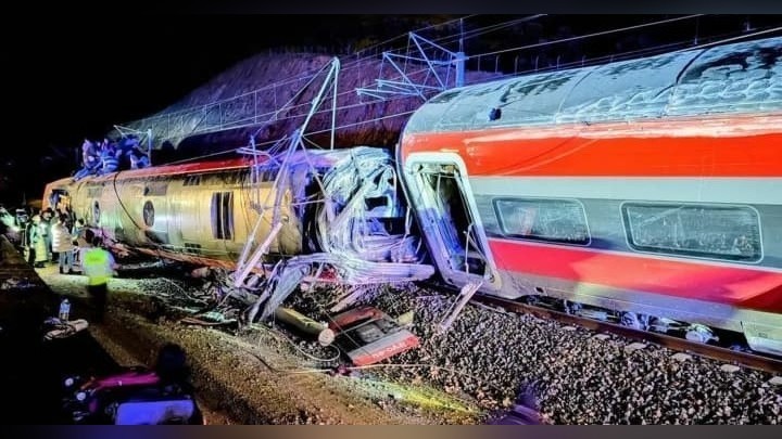 В Испании столкнулись два скоростных поезда: погибли более 20 человек