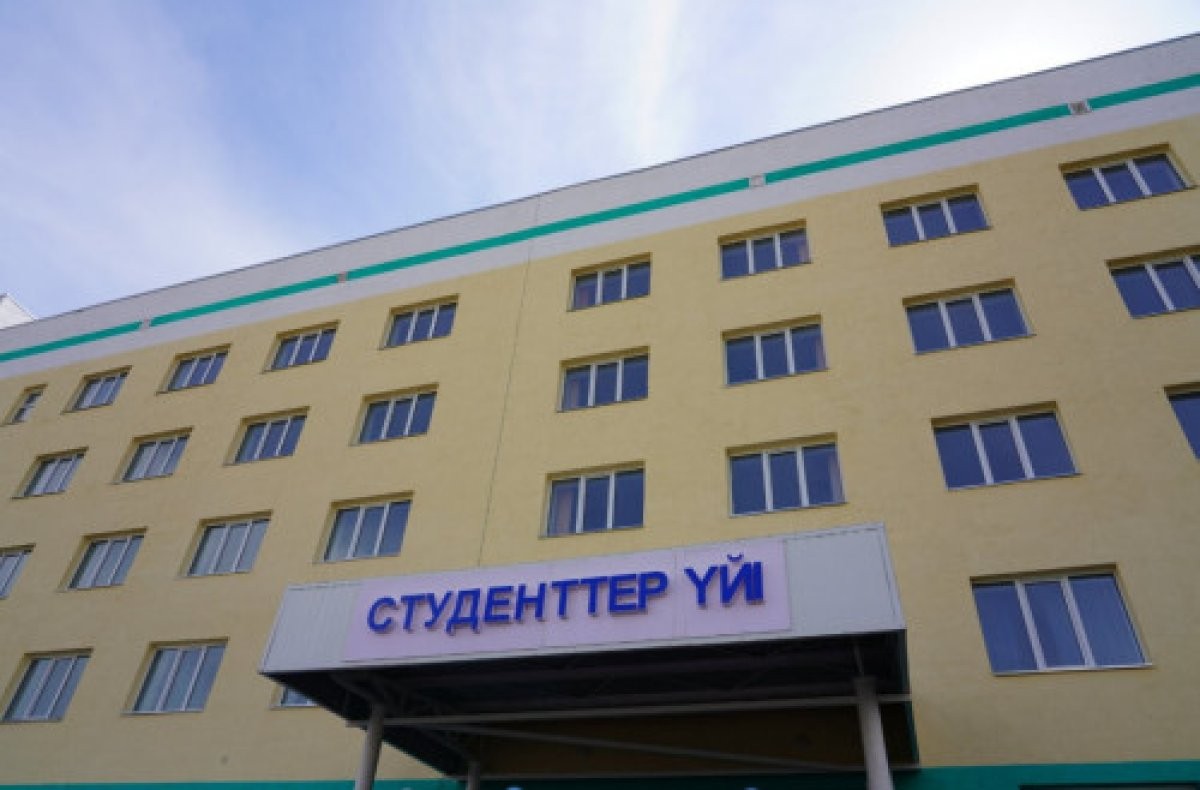 В Туркестане студенты были вынуждены мыть пол: управление образования дало ответ