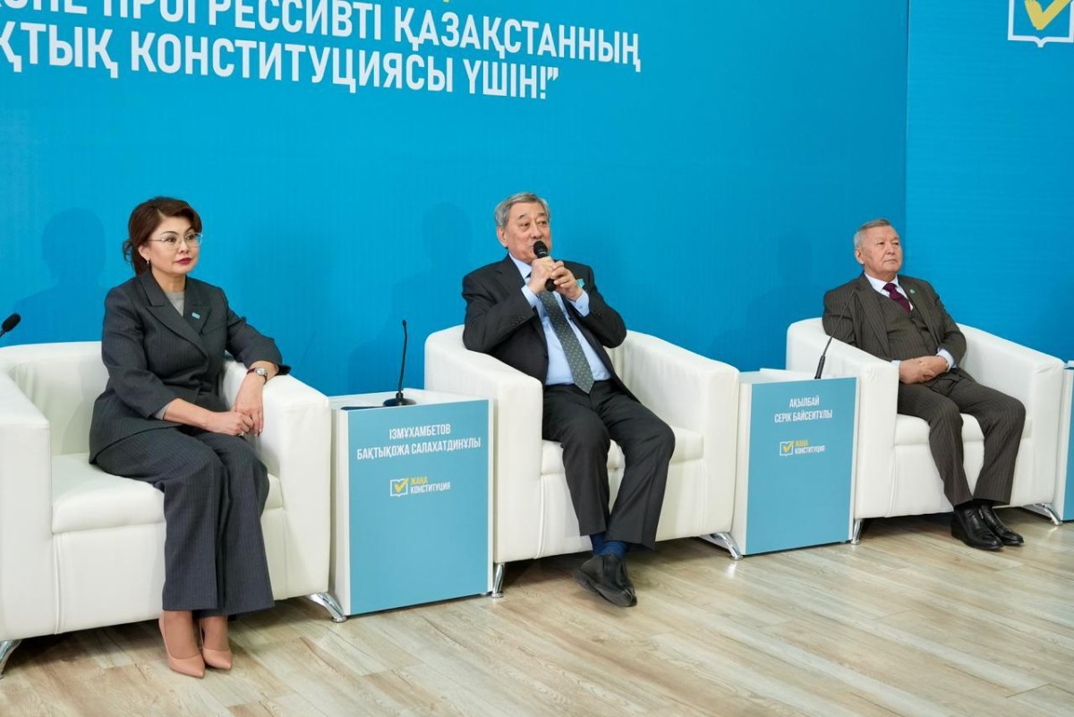Преподаватели и студенты ЗКУ имени М. Утемисова поддержали проект Новой Конституции