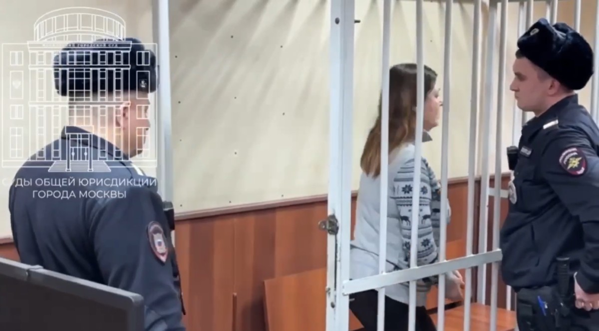 Женщину, угрожавшую сжечь мавзолей Ленина, приговорили к 4 годам тюрьмы