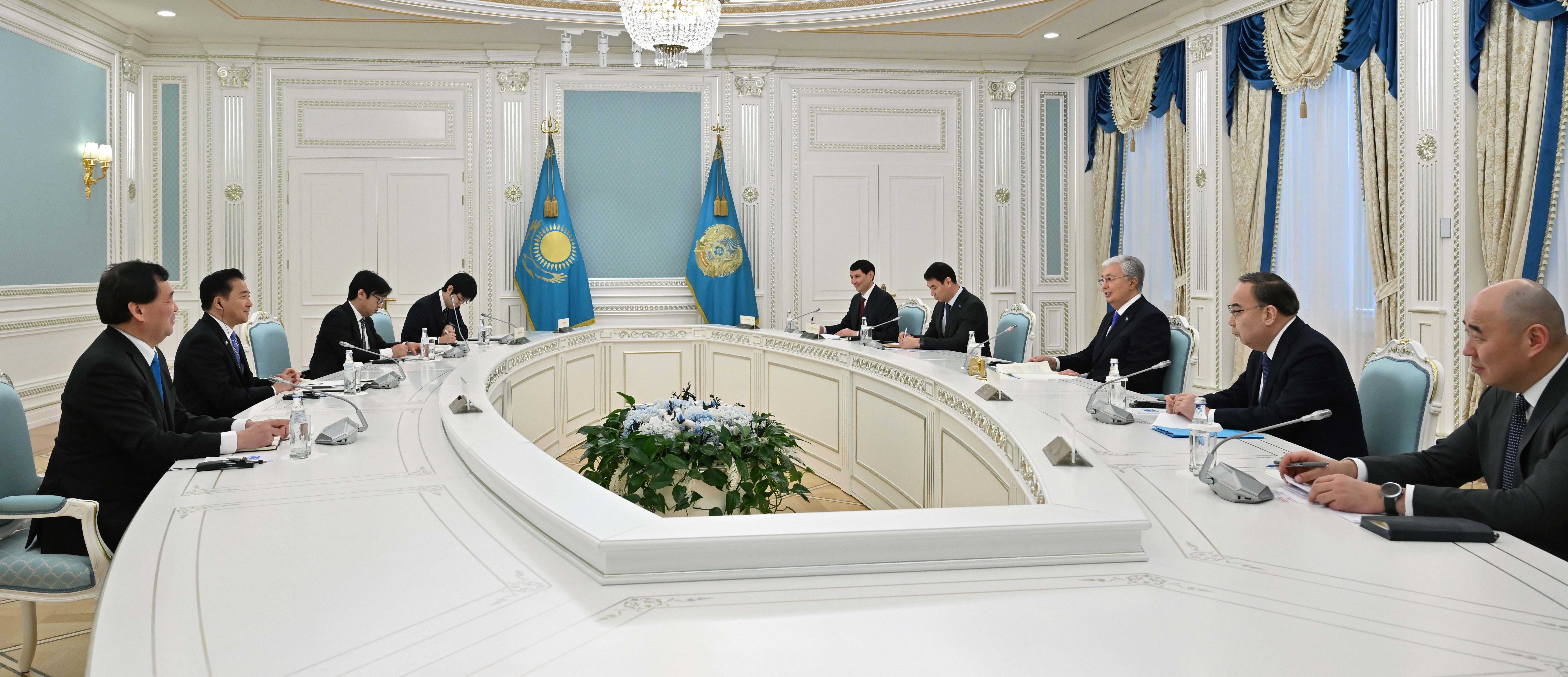 Глава государства принял специального советника премьер-министра Японии