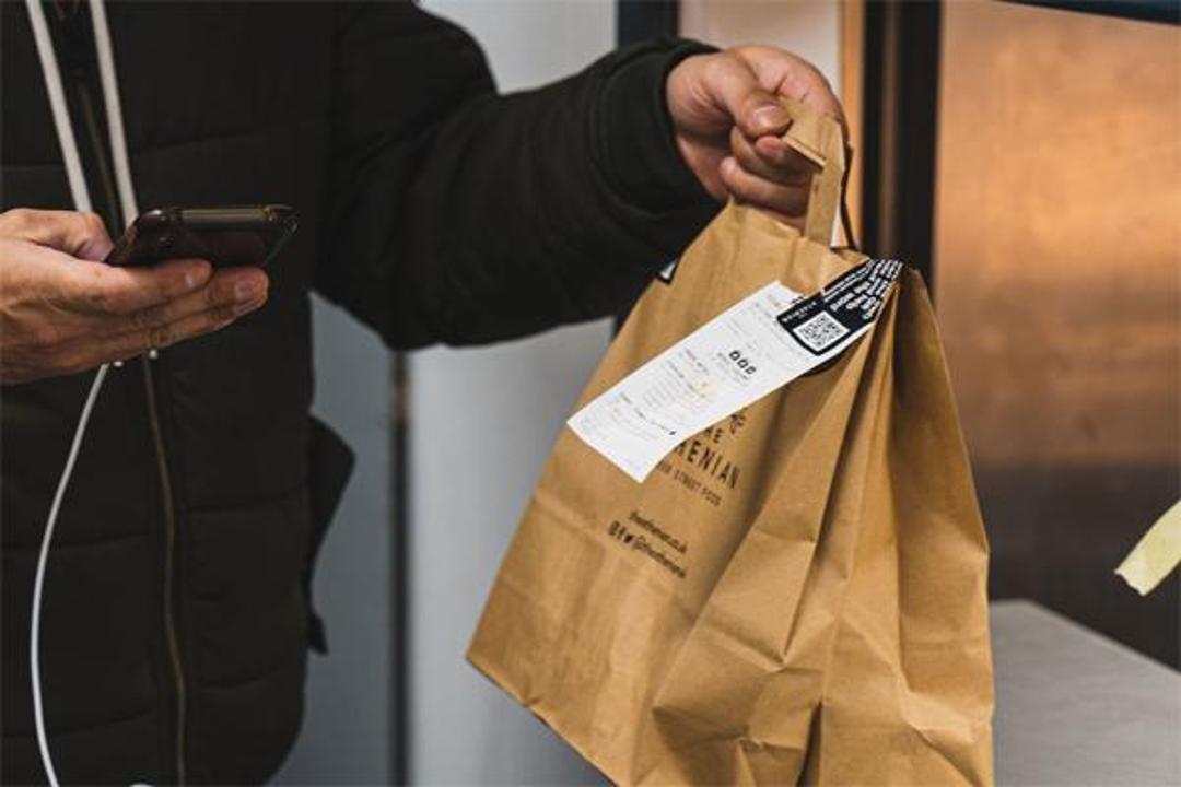 Курьеры, доставляющие еду, должны проходить медицинский осмотр.