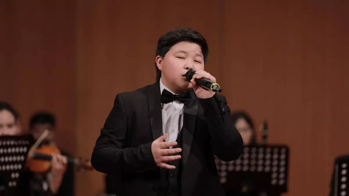 Победитель международного конкурса исполнителей Ержан Максим вернулся на родину