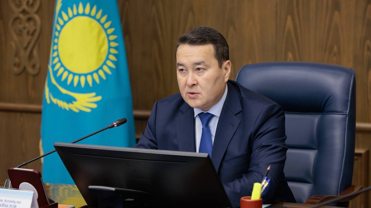 Три гражданина Центральной Азии перевели 1 трлн тенге из Казахстана