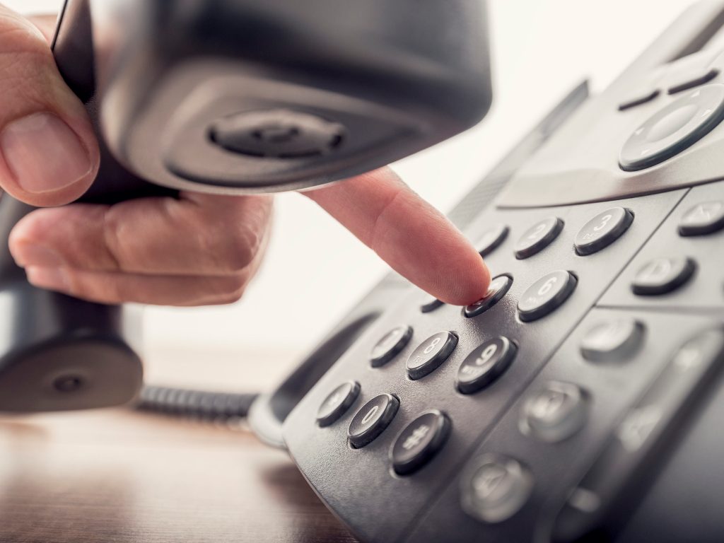 В Казахстане теперь будут наказывать за обсуждение взяток по телефону