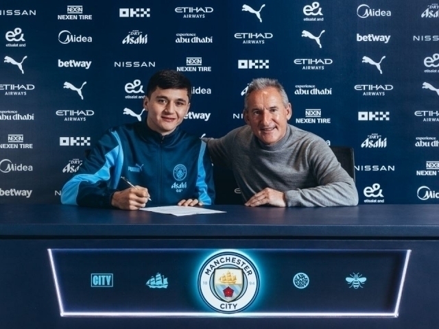 Узбекский футболист наконец присоединился к команде «Манчестер Сити».