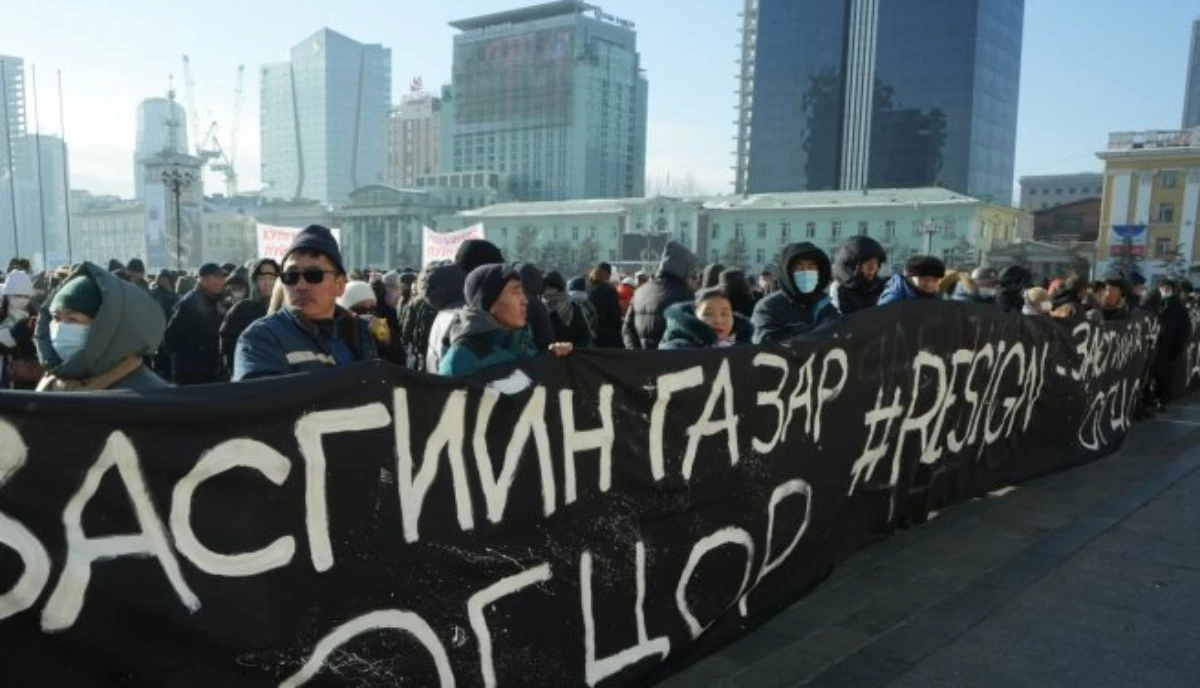 В Монголии три тысячи человек вышли на митинг, требуя отставки правительства