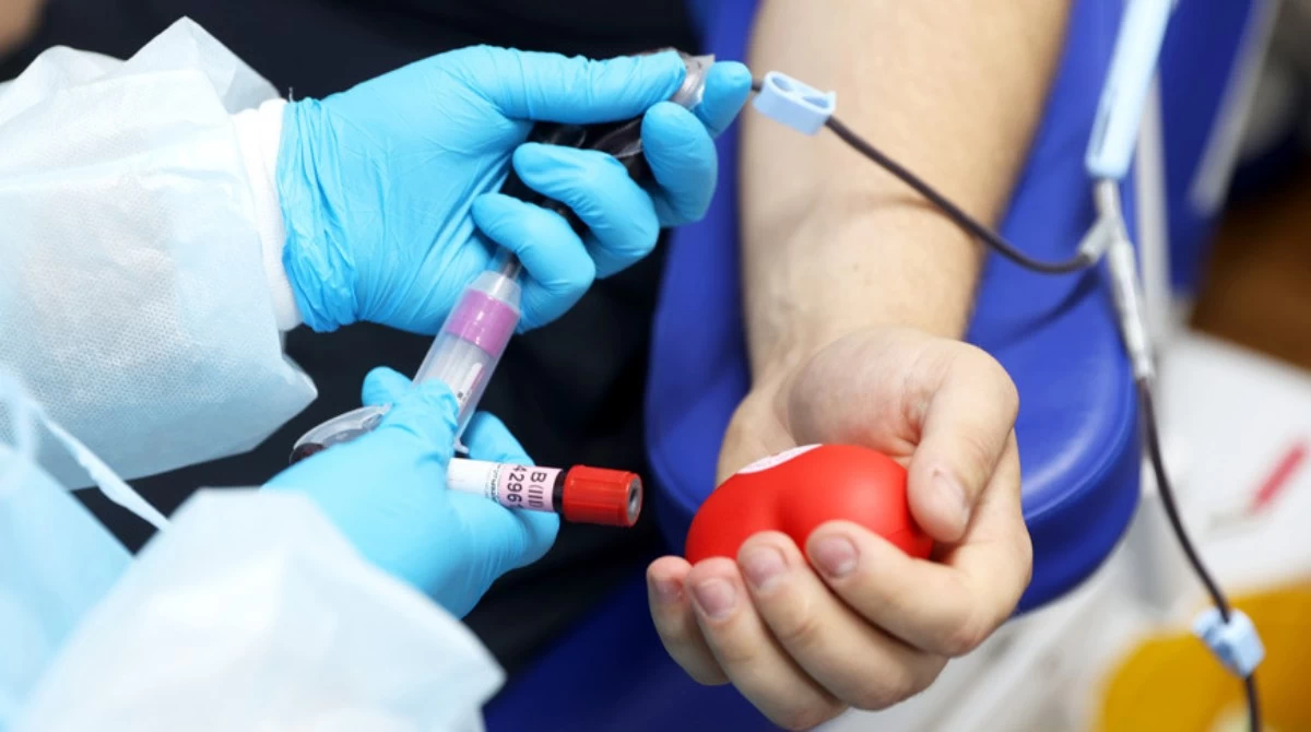 В Кызылординской области пациент заразился ВИЧ-инфекцией при переливании крови.