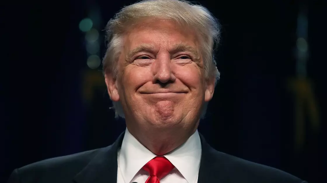 Трамп в первый рабочий день подписал около 100 указов