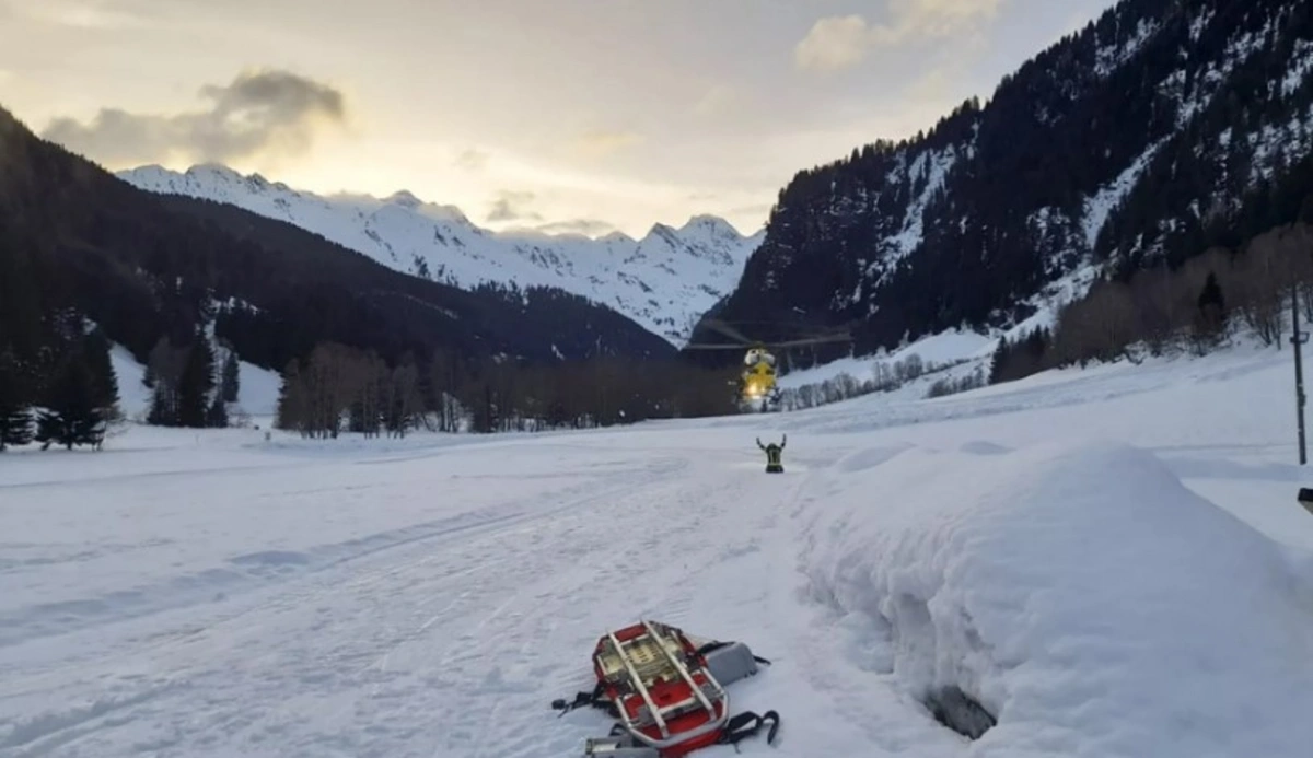 В Италии в результате схода лавины погибли 3 человека