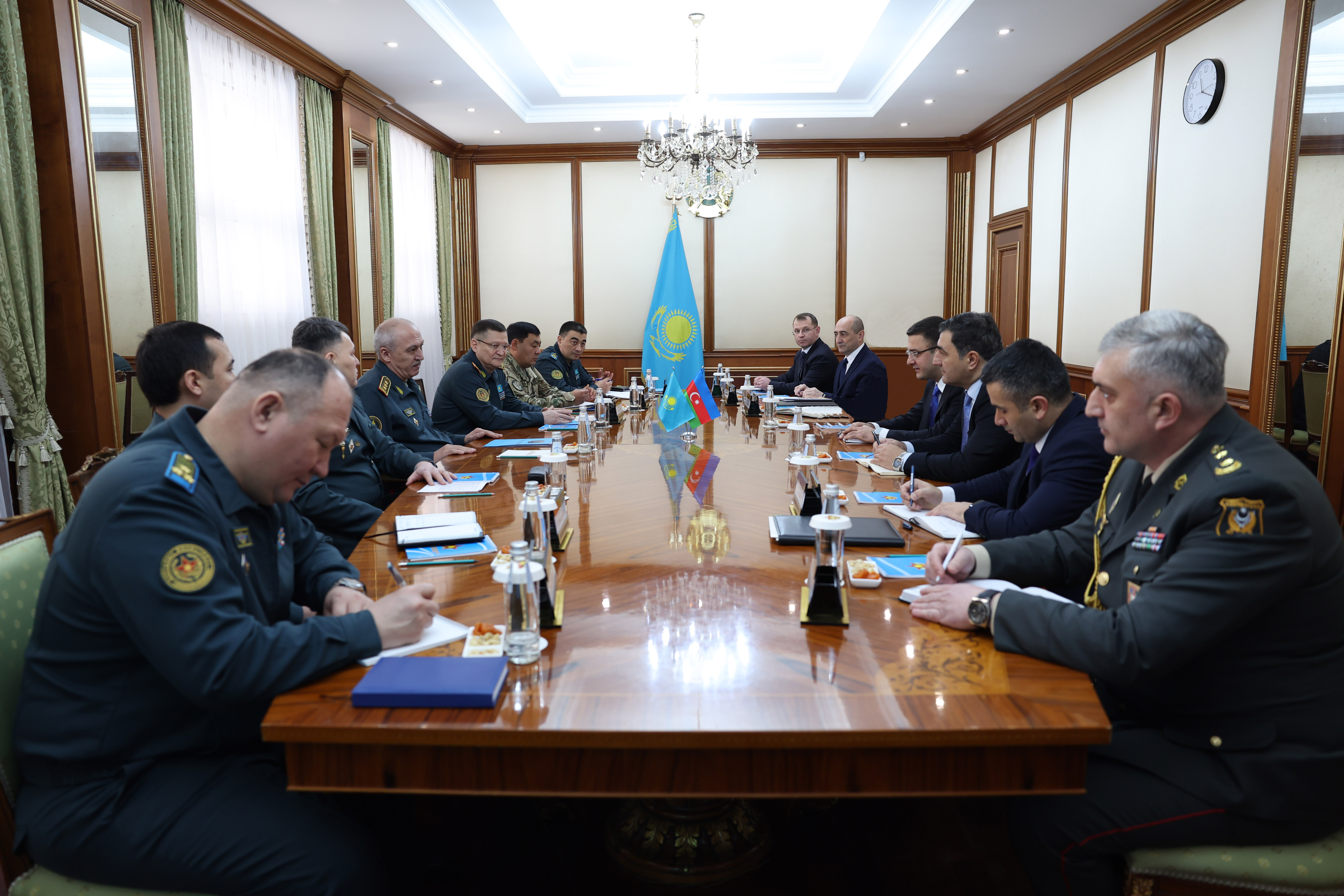 Казахстан и Азербайджан достигли ряда договоренностей в сфере обороны