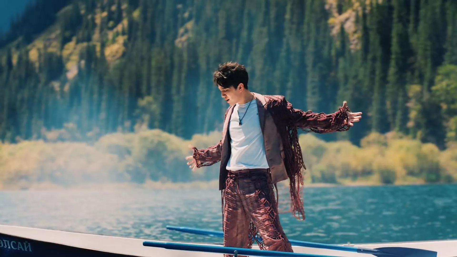 Песня Димаша Кудайбергена поднимается высоко в американских чартах.