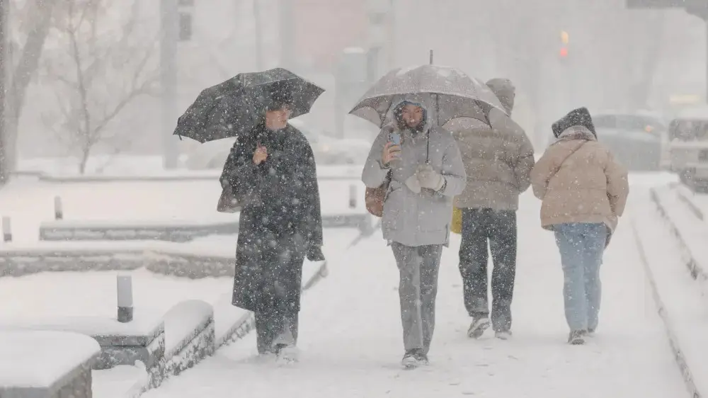 Сильный снегопад и похолодание: какой будет погода в Алматы и Астане в ближайшие дни?