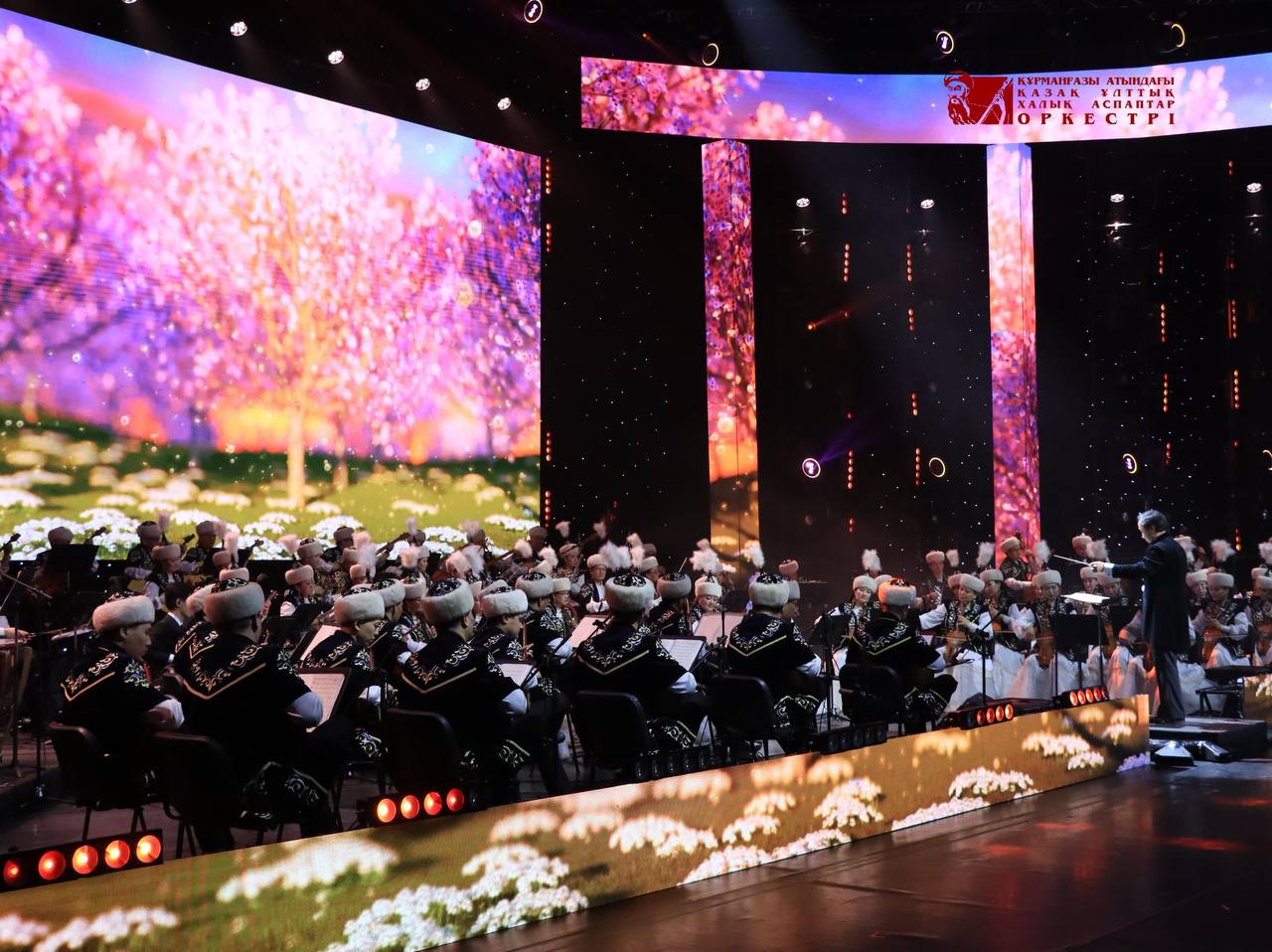 В Алматы прошел концерт, посвященный 85-летию Ескендира Хасангалиева.