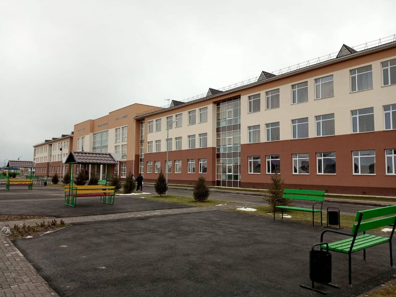 На средства, конфискованные у коррупционеров, будут построены 28 новых школ.