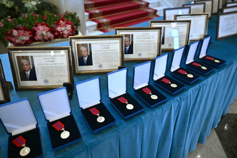 Глава государства наградил сотрудников силовых структур