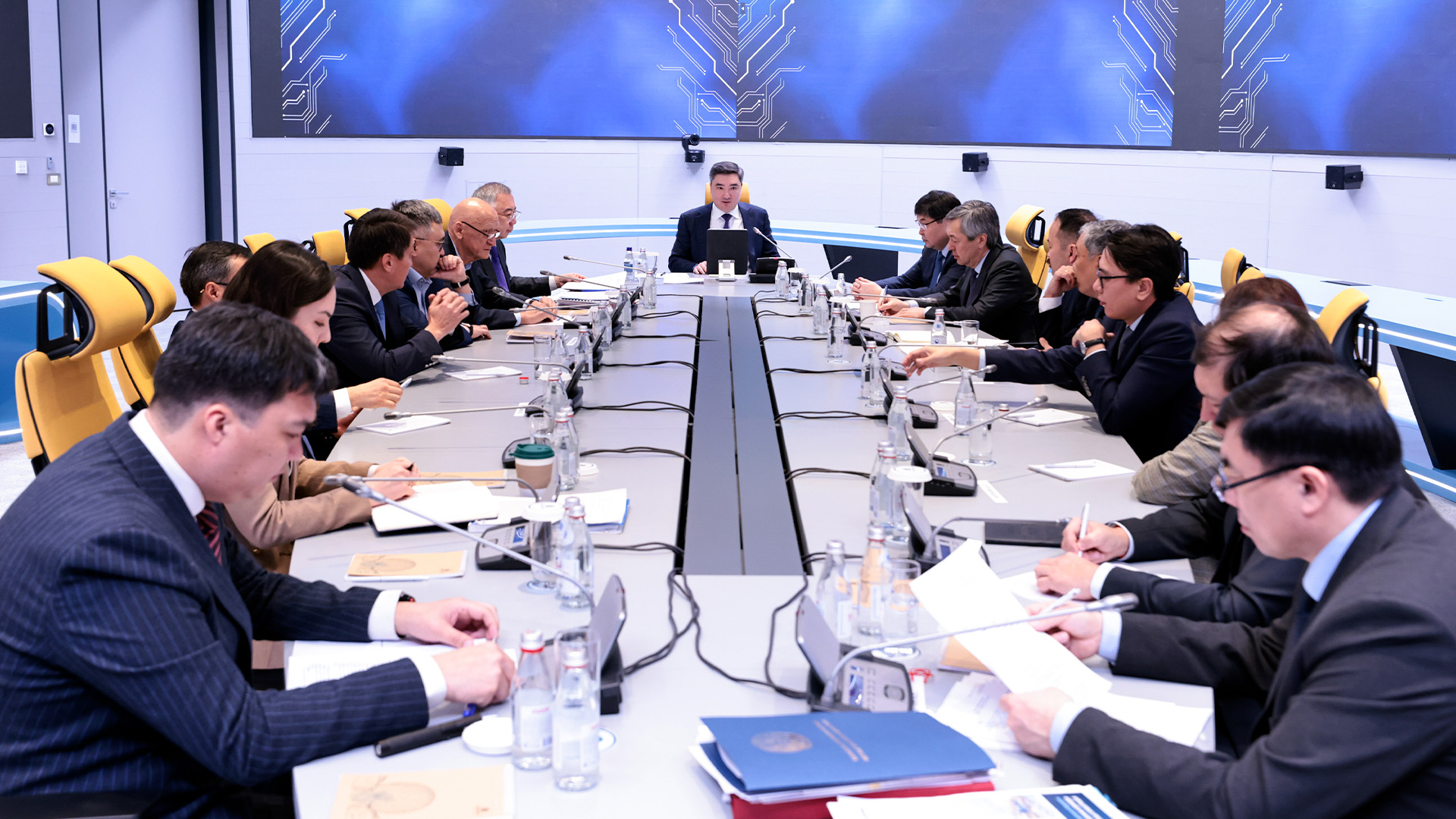 Премьер-министр Олжас Бектенов обсудил с экспертами и представителями бизнеса вопрос налоговой реформы.