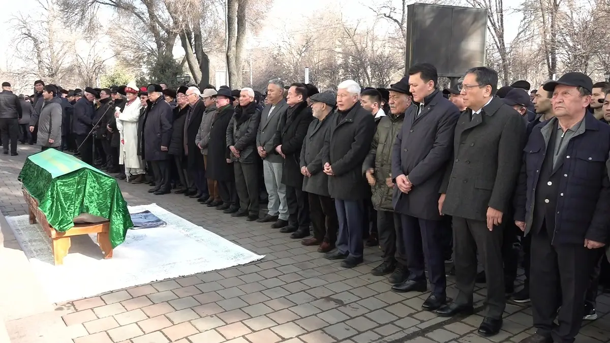 Казахский народ проводил писателя Дулата Исабекова в последний путь