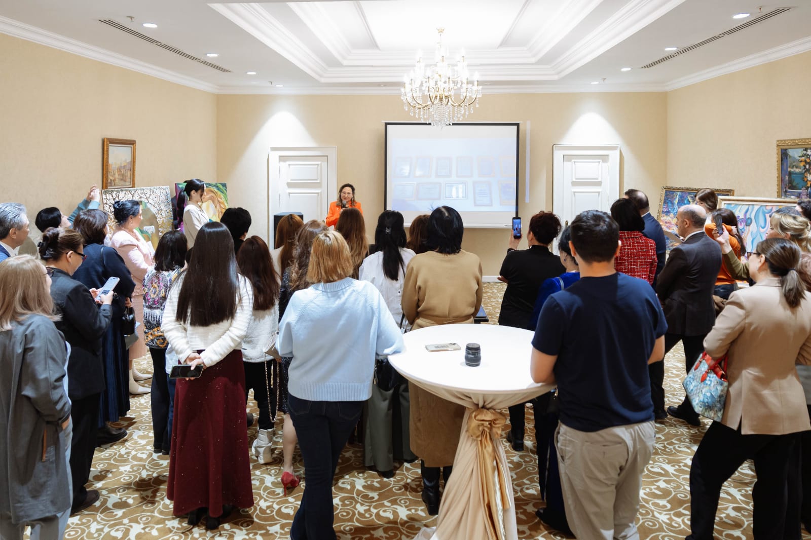 В Астане создан центр поддержки женщин в сфере культуры