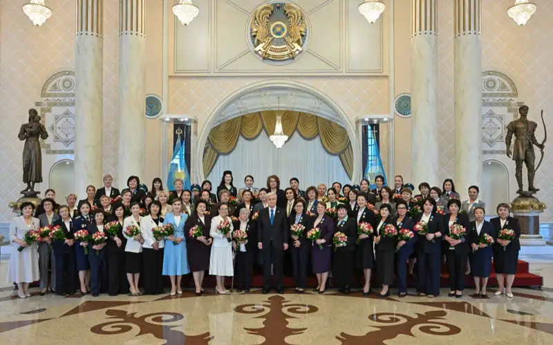 Президент поздравил женщин с весенним праздником – Международным женским днем.