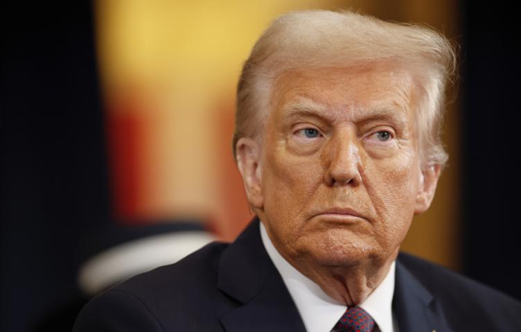 США приостановили военную помощь Украине