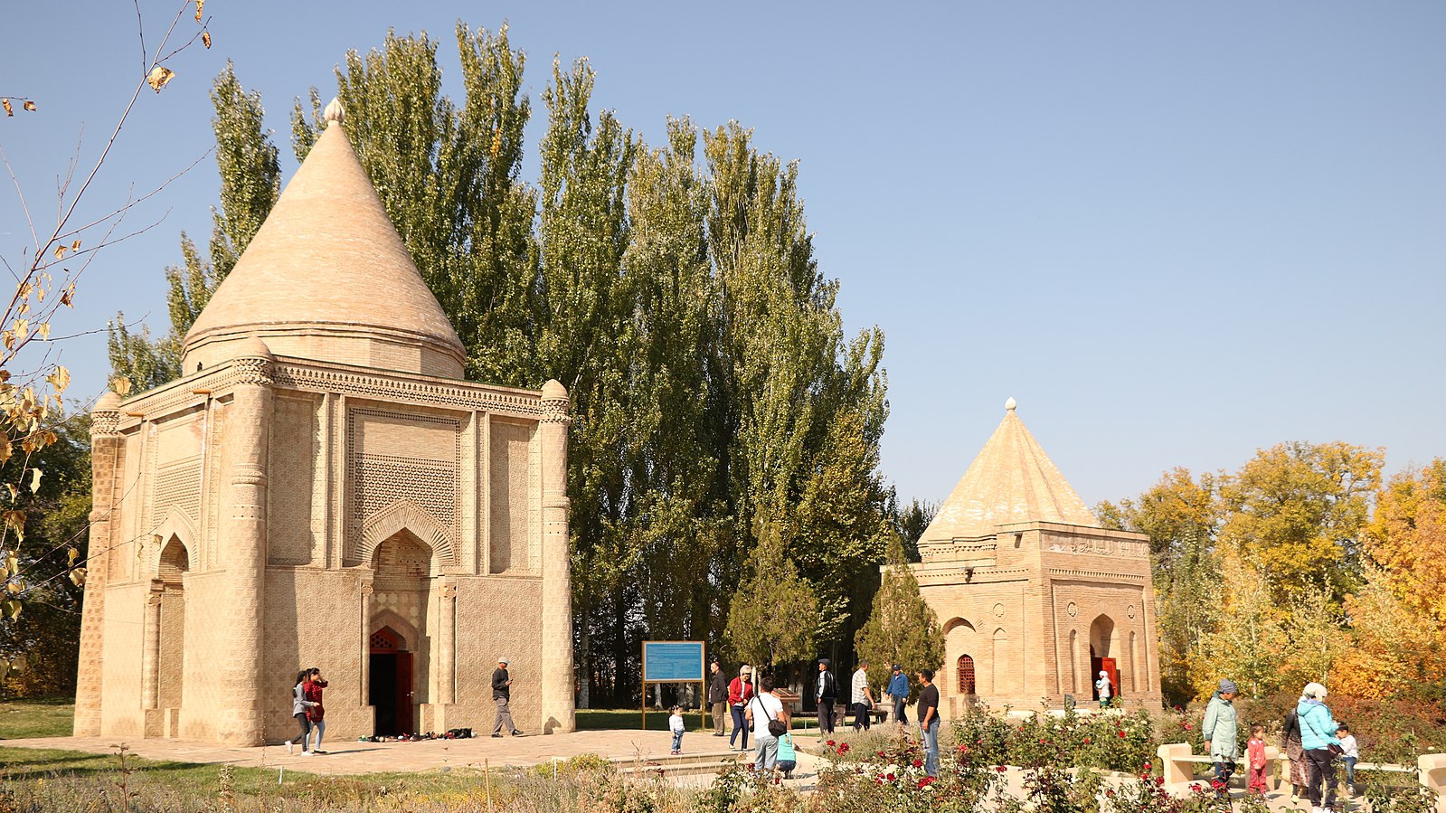 Суд обязал освободить самовольно занятые здания на территории мавзолея «Айша Биби»