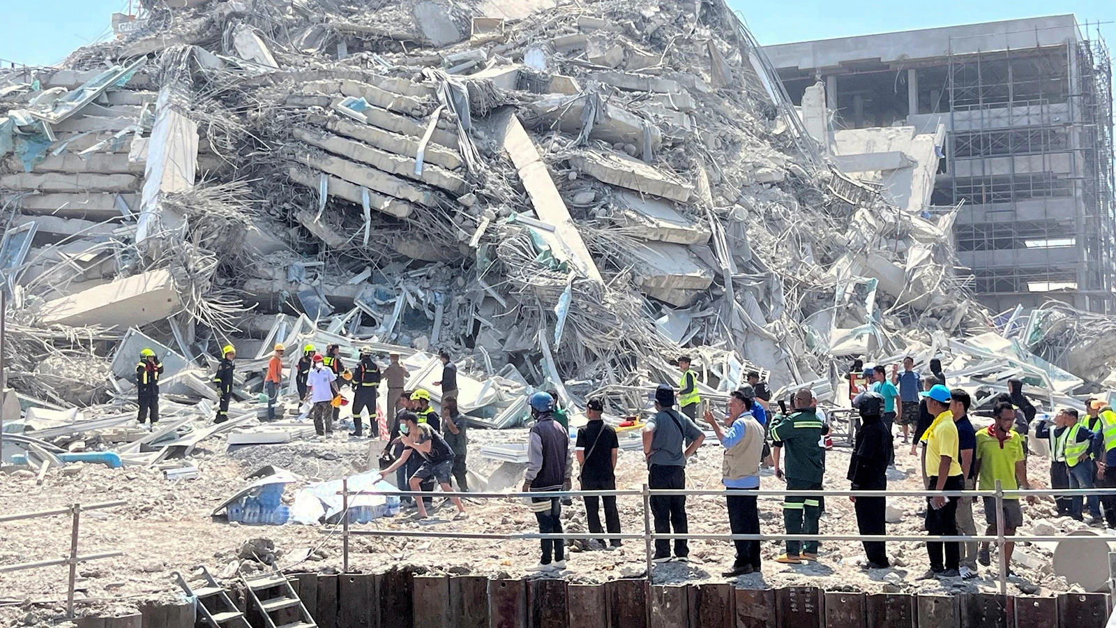 В Мьянме в результате землетрясения погибло более 1000 человек