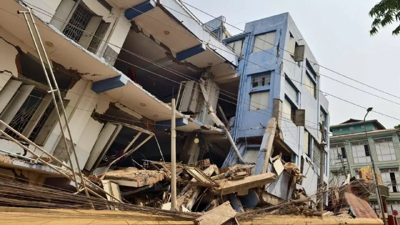 Число погибших в результате землетрясения в Мьянме достигло 1700 человек.