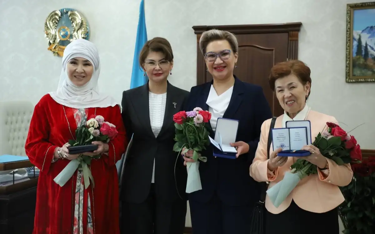 Аида Балаева наградила специалистов сферы, внесших вклад в культурное развитие страны