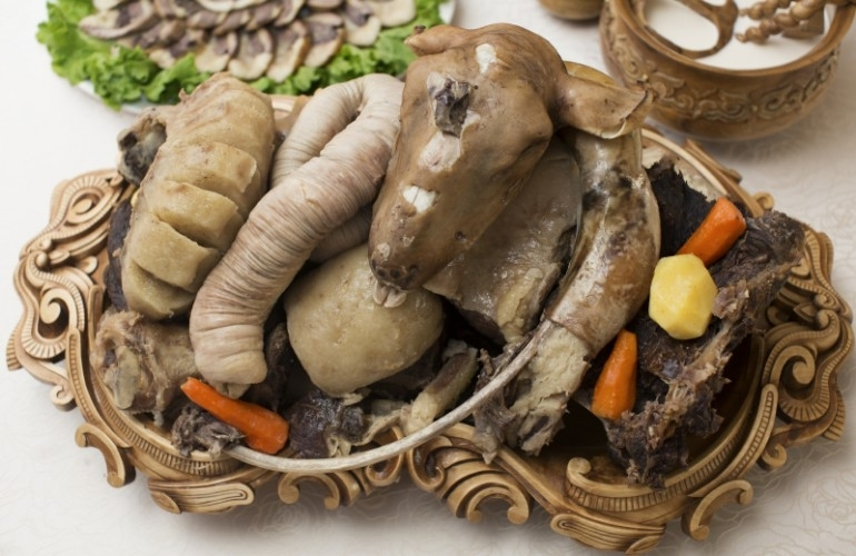 Соблюдаем ли мы этикет подачи блюд?