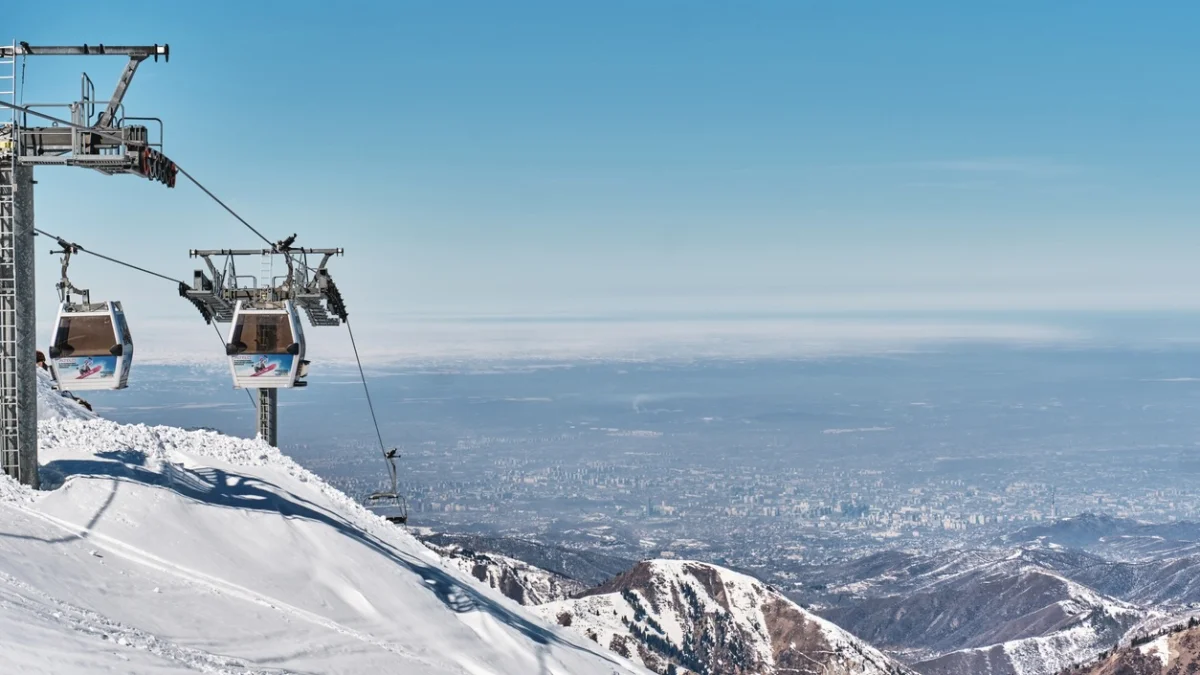 В Шымбулаке из-за схода лавины погиб лыжник