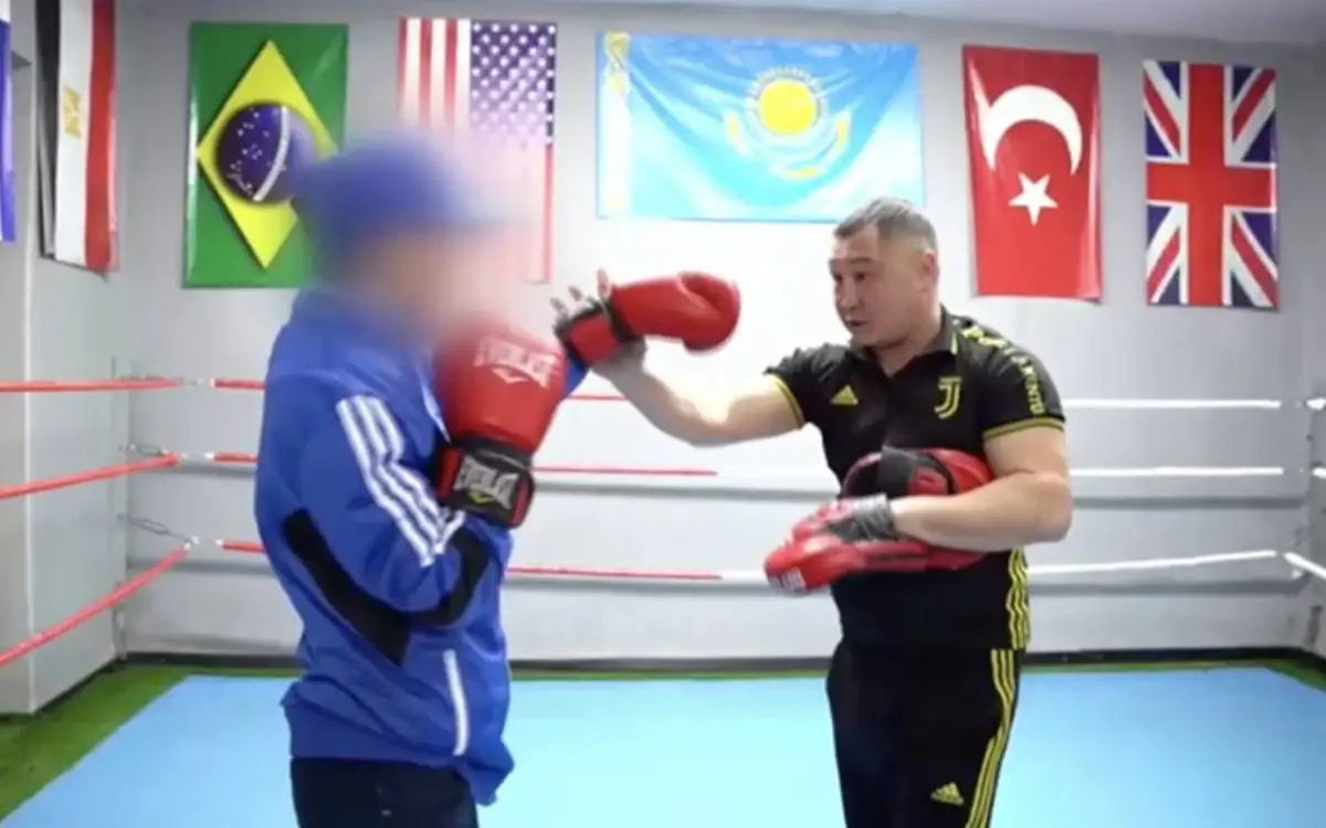 В Семее ребенок, пострадавший от хулиганов, теперь занимается боксом